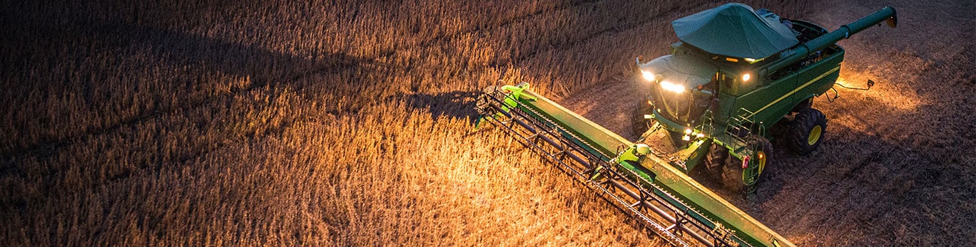 Cosechadora trabajando con agricultura de precisión
